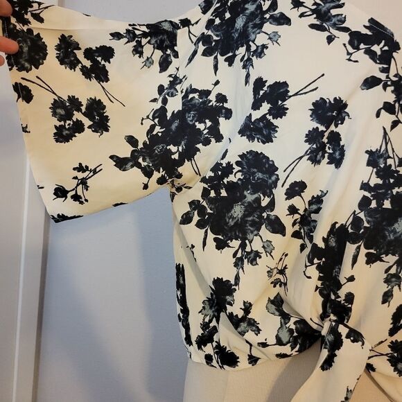 VIISHOW front tie blouse NWT Sz M - Picture 5 of 14